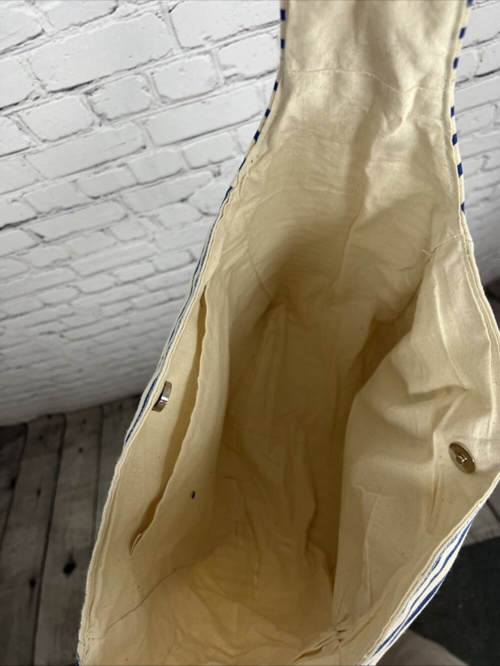NWT Inis the Energy of the Sea Tote Beach Bag Rope Handles Off White Blue Canvas - Picture 5 of 7